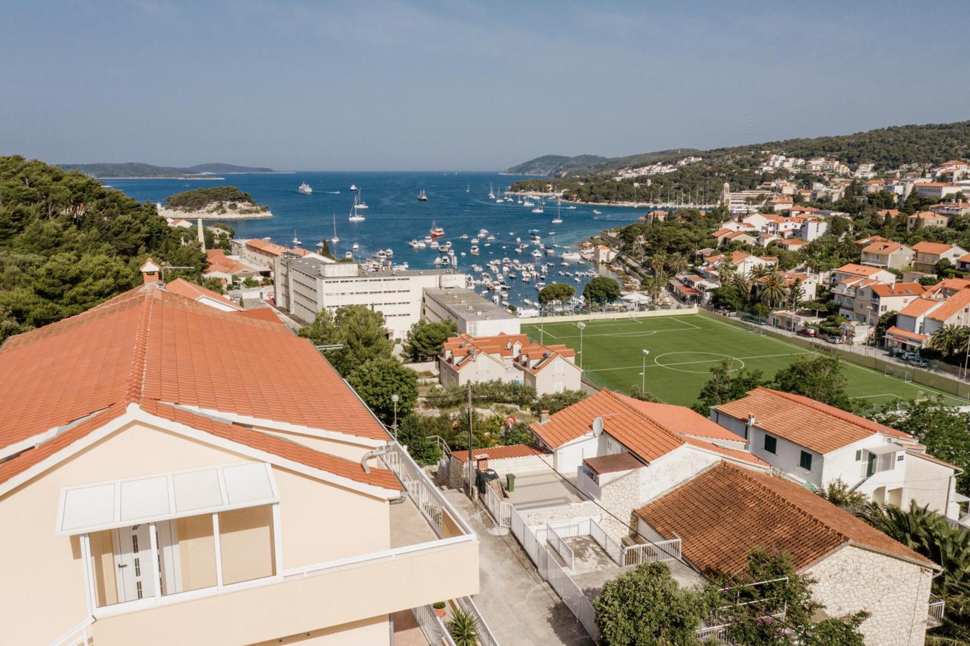 Apartments Sunny Elza Hvar Town Exterior photo