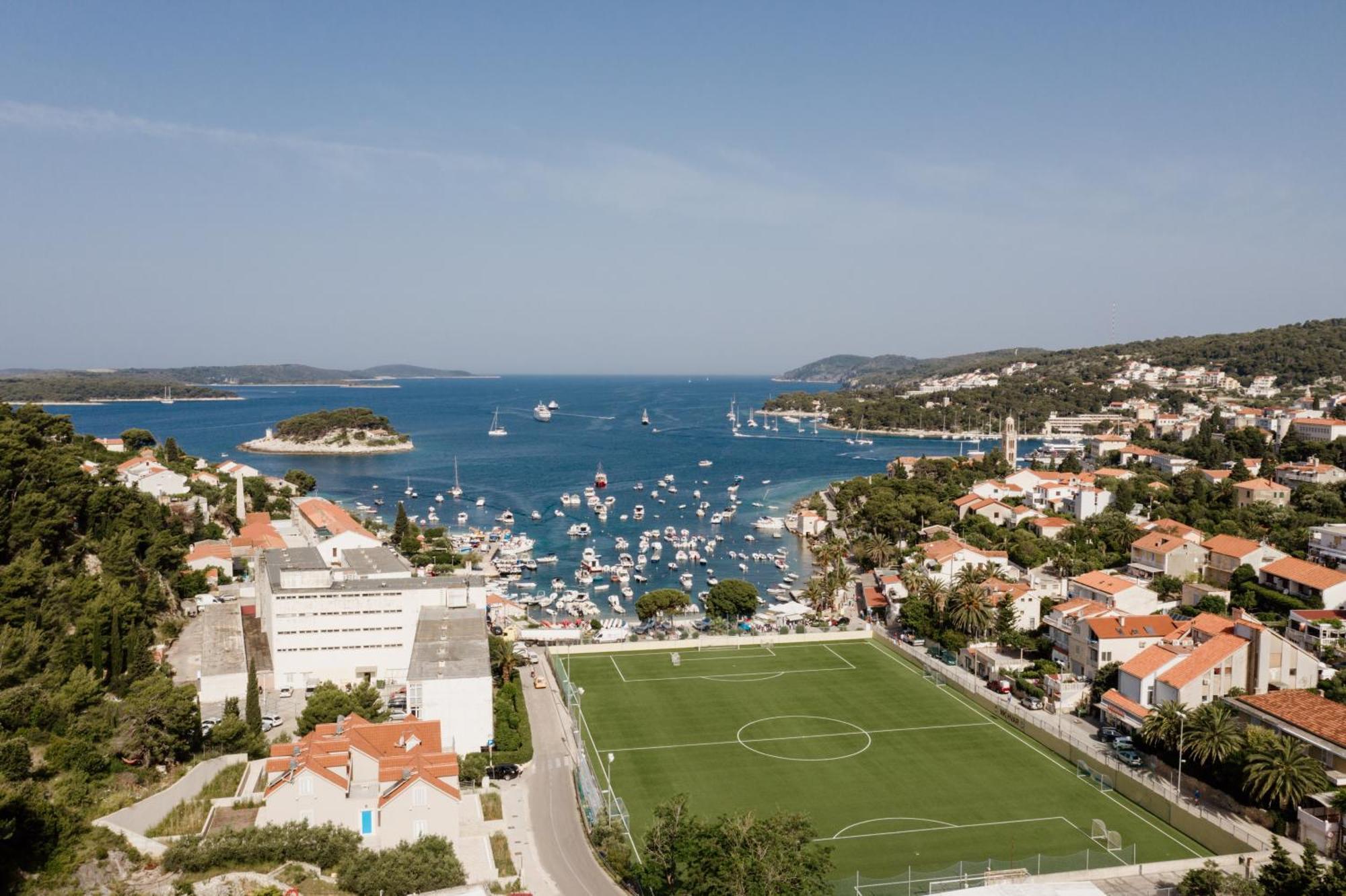 Apartments Sunny Elza Hvar Town Exterior photo