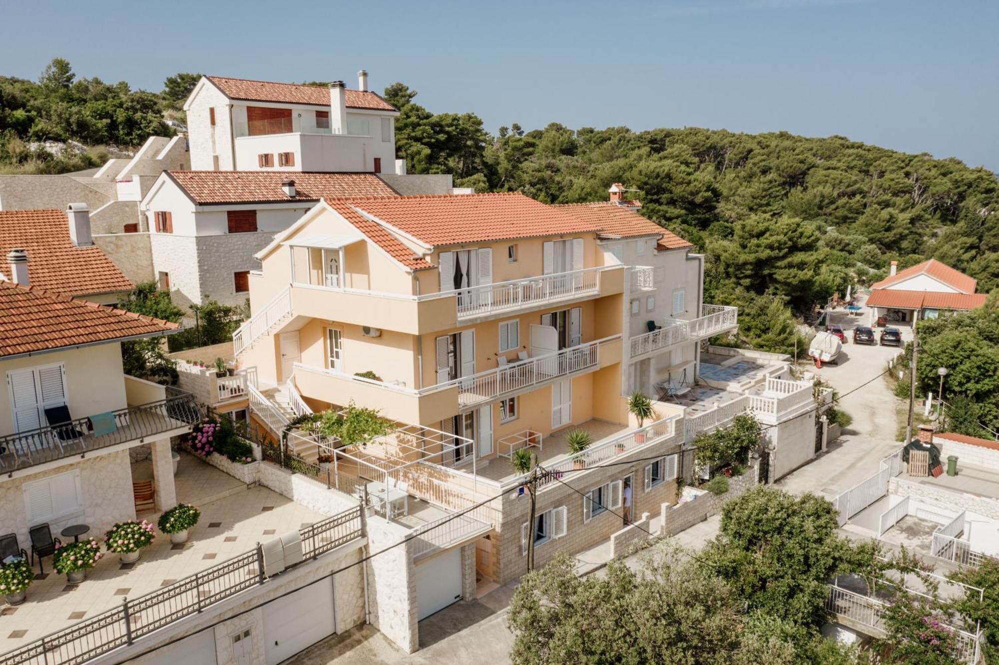 Apartments Sunny Elza Hvar Town Exterior photo